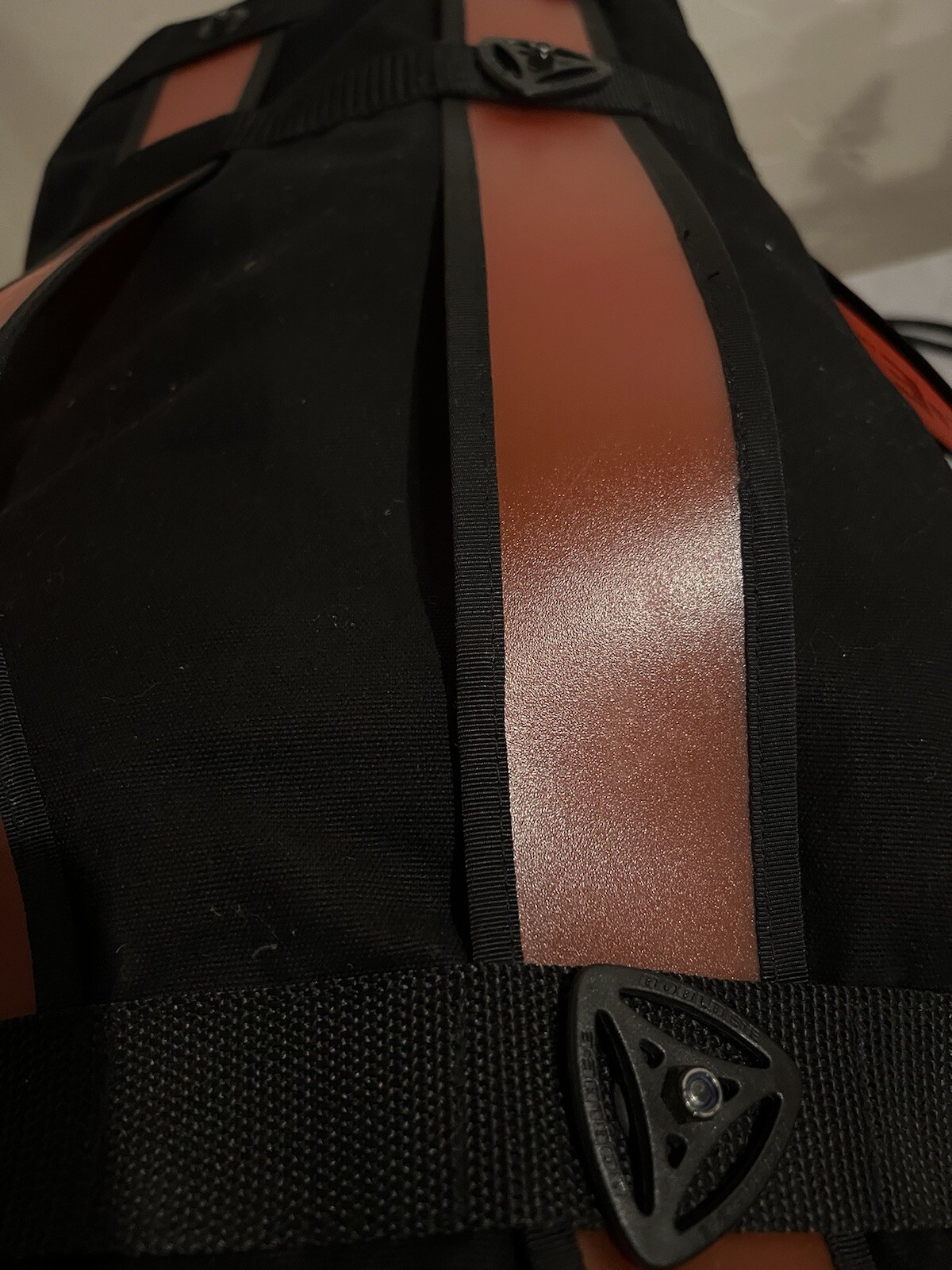 Boblbee XL Red & Black Duffel Backpack Messenger Bag Drawstring Top EUC