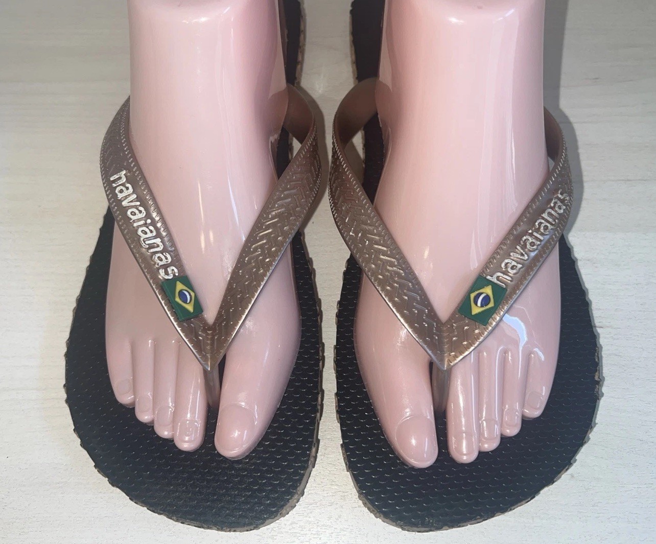 Havaianas Bronze Flip Flop Sandals w/Brazil Logo Men’s 43/44 (9/10) W (11) NWOT