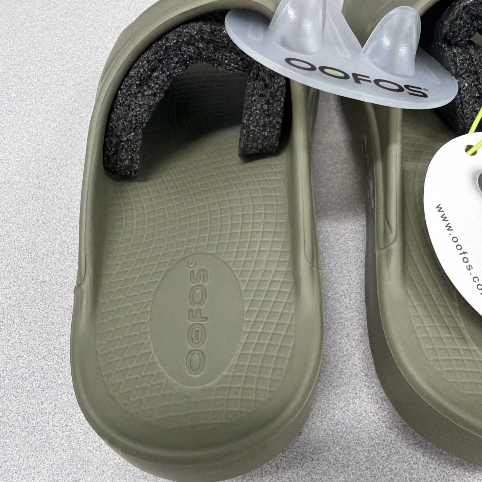 OOFOS Ooahh Sport Slide Sandals foliage matrix green M4/W6 Recovery Comfort