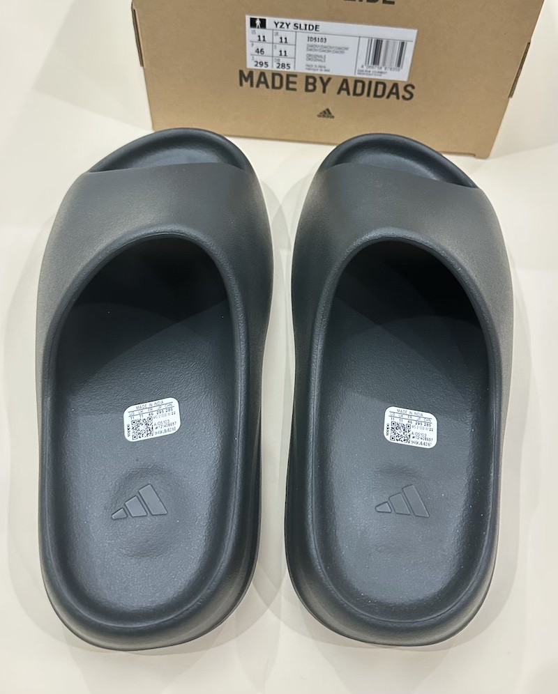 NEW IN BOX adidas Yeezy Slides Dark Onyx ID5103 Men’s Size 11
