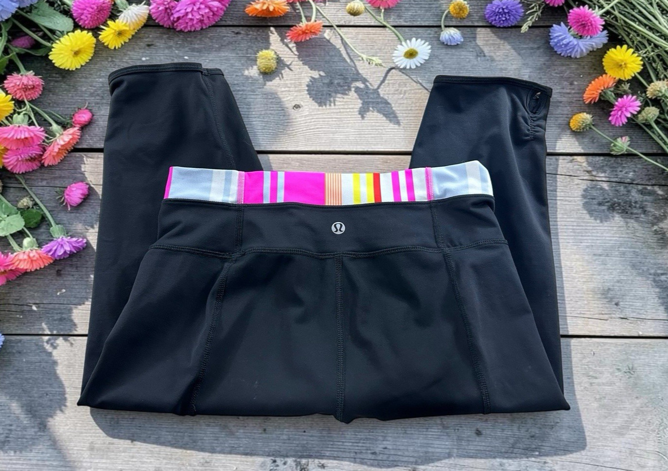 Lululemon Athletic Crop Leggings Size 6 Knee Length 15″ Inseam Black Color Block