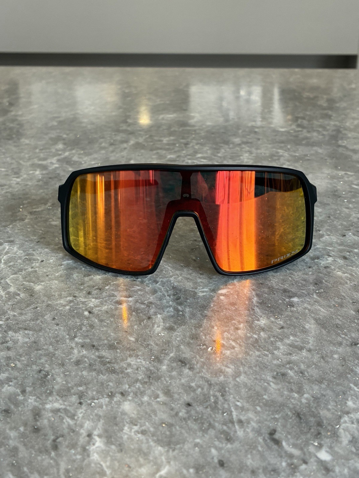NEW OAKLEY OO9406 Sutro Rectangular Sunglasses Black frame – Orange Prizm lens
