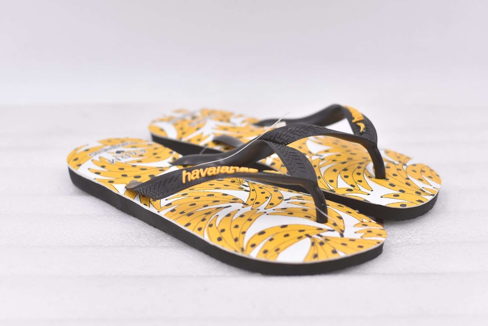 Womens Havaianas Slim Flip-Flop Sandals – Black w/ Bananas Size 7/8 (EU 39-40)