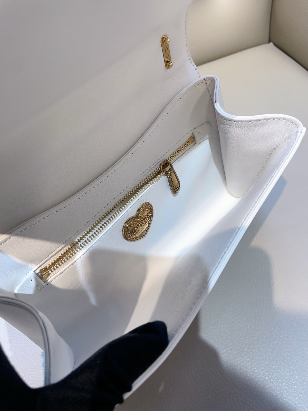 Dolce & Gabbana Small White Sacred Heart Shoulder Bag (21×14×15.5) cm