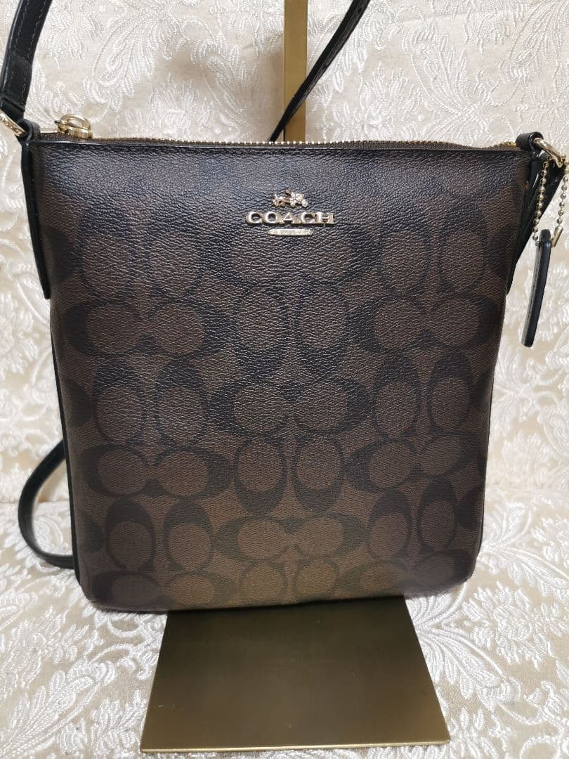 Excellent Condition Coach Signature Shoulder Bag F35940 25a