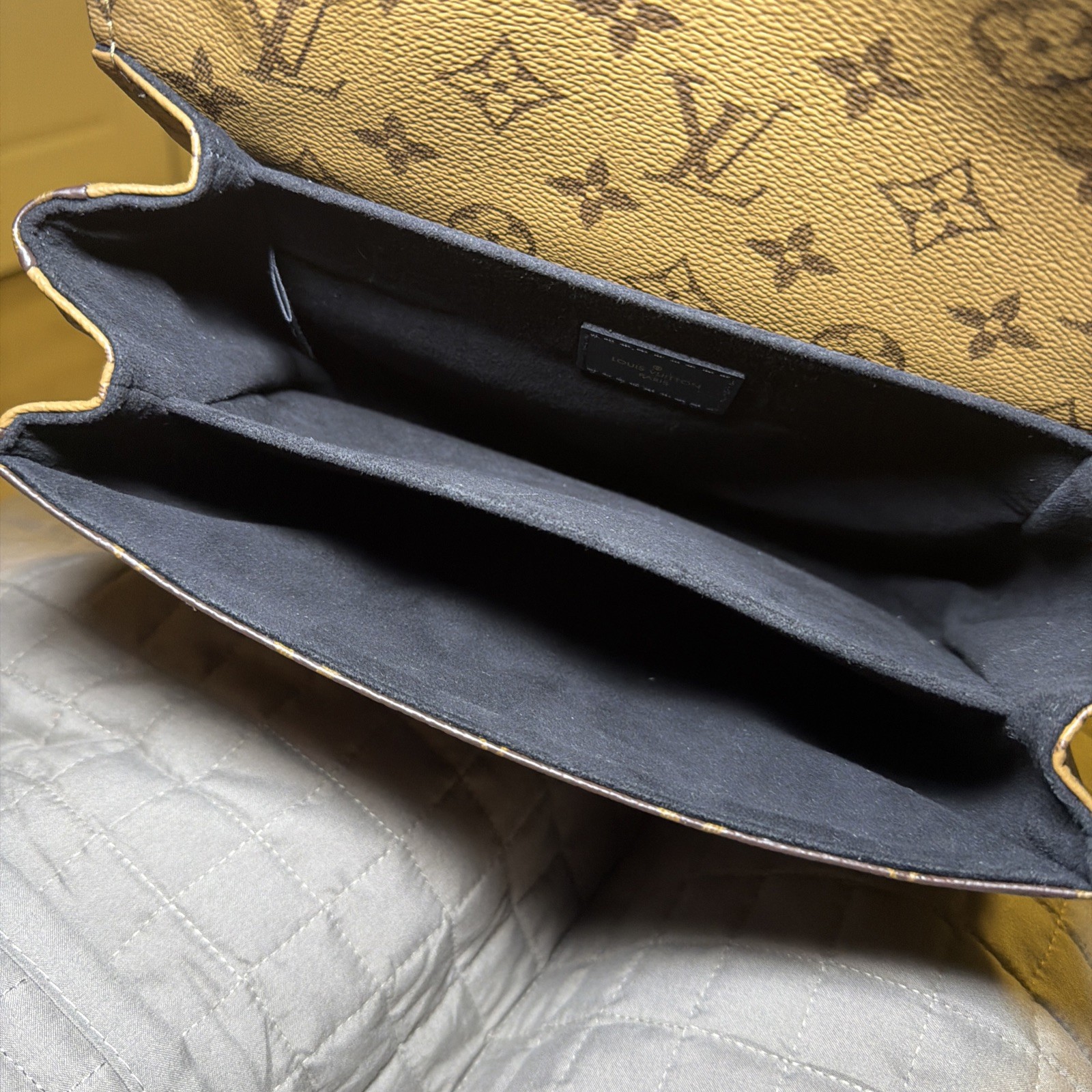 Louis Vuitton POCHETTE METIS REVERSE Monogram. 100% authentic.