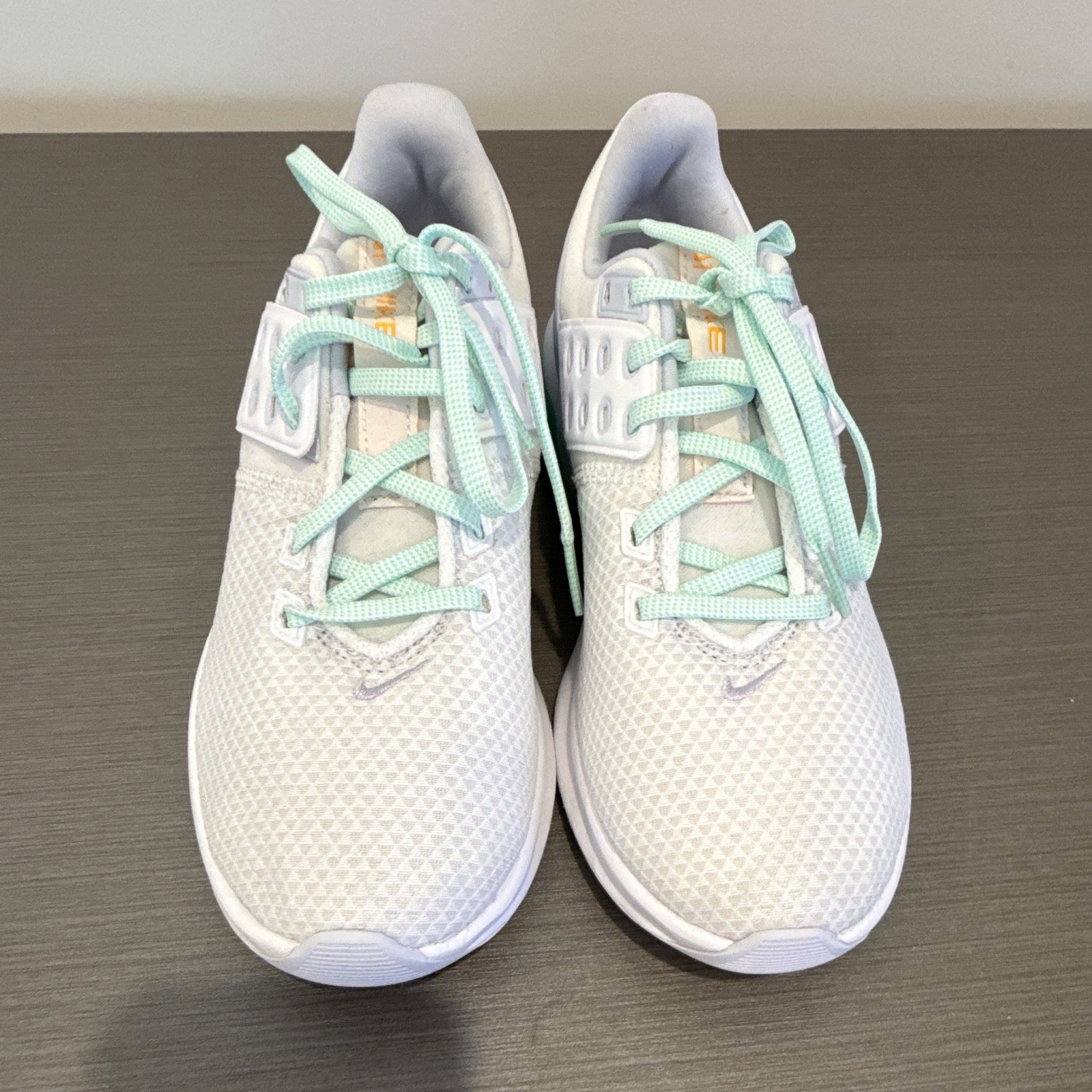 Nike Air Max White/Mint Green Low Top Mesh Lace-Up Cushioned Sneaker