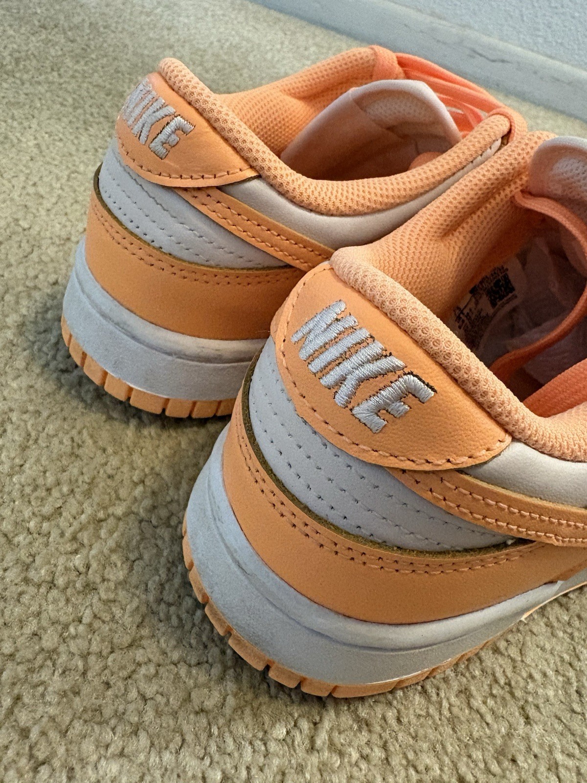 Nike Dunk Low Women’s Peach Size 7.5