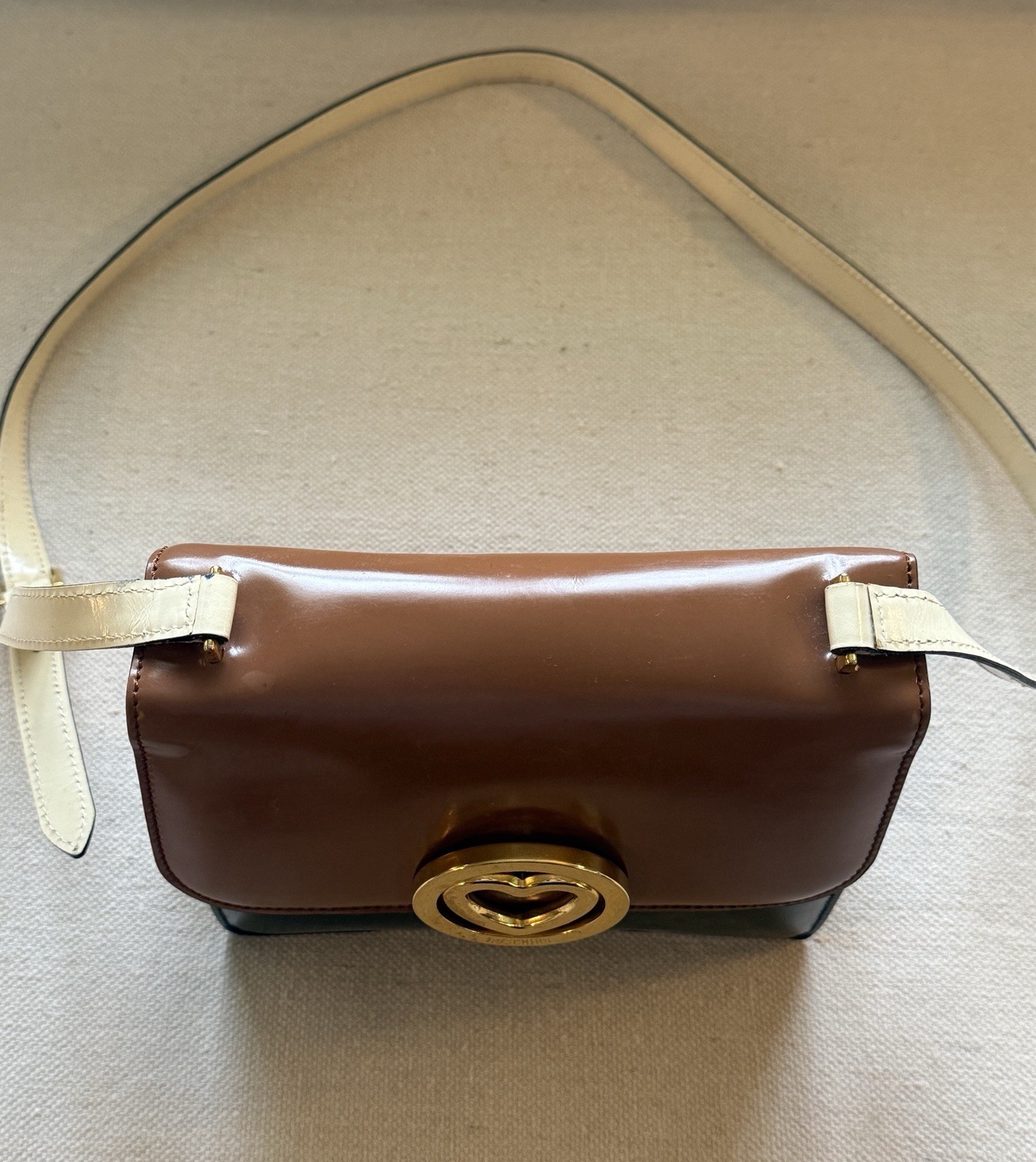 Vintage MOSCHINO Redwall Brown Black Ivory Leather Heart Clasp Crossbody Bag