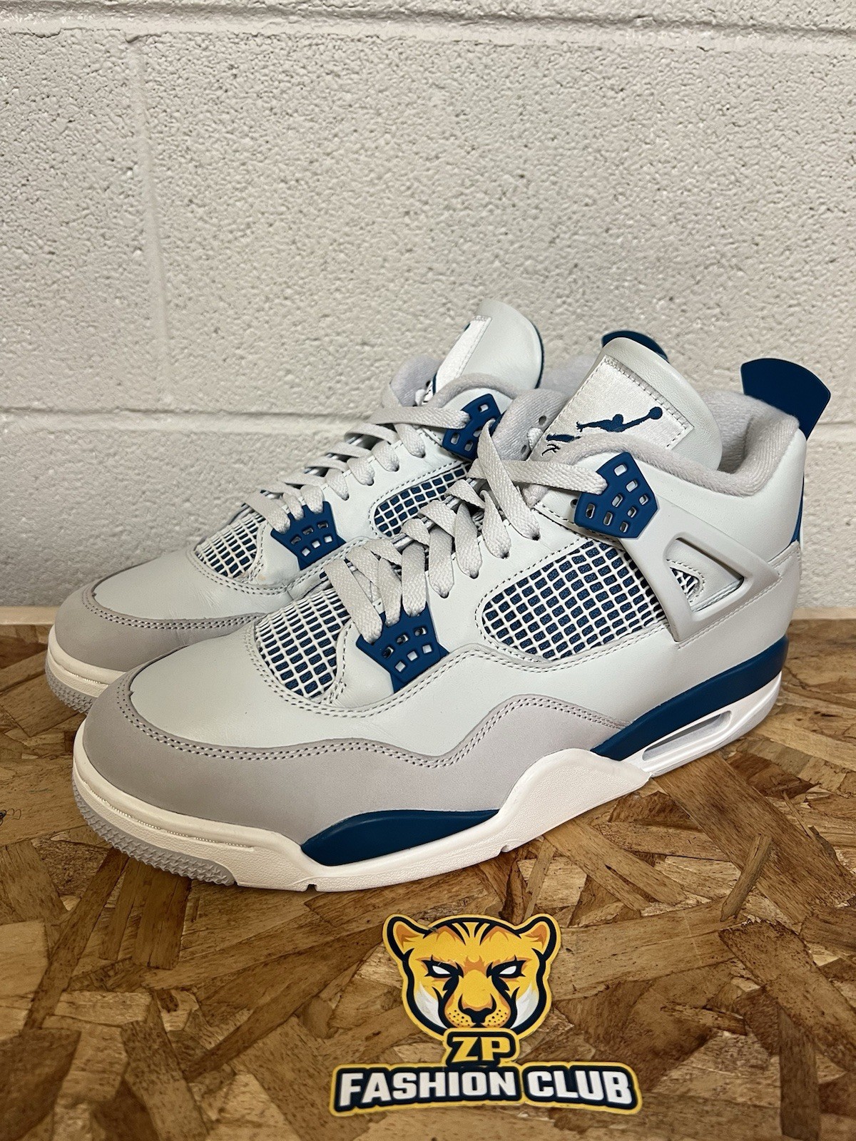 Air Jordan 4 Retro Military Blue 2024 FV5029-141 Size 8.5 lightly used
