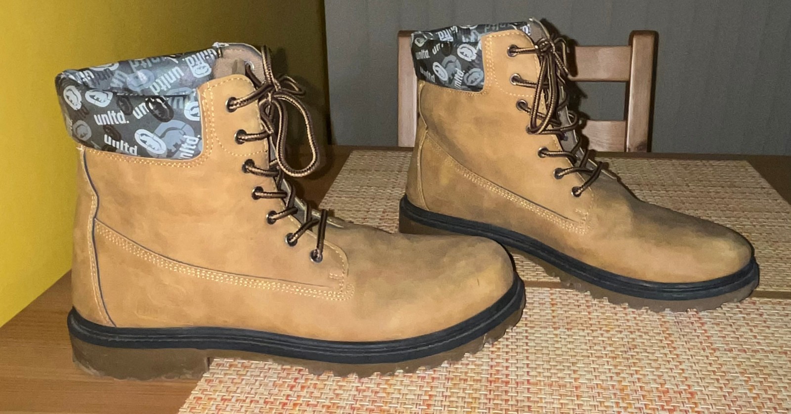 Ecko UNLTD Sz 8.5 Men’s Beige Classic Boots Trent -07M