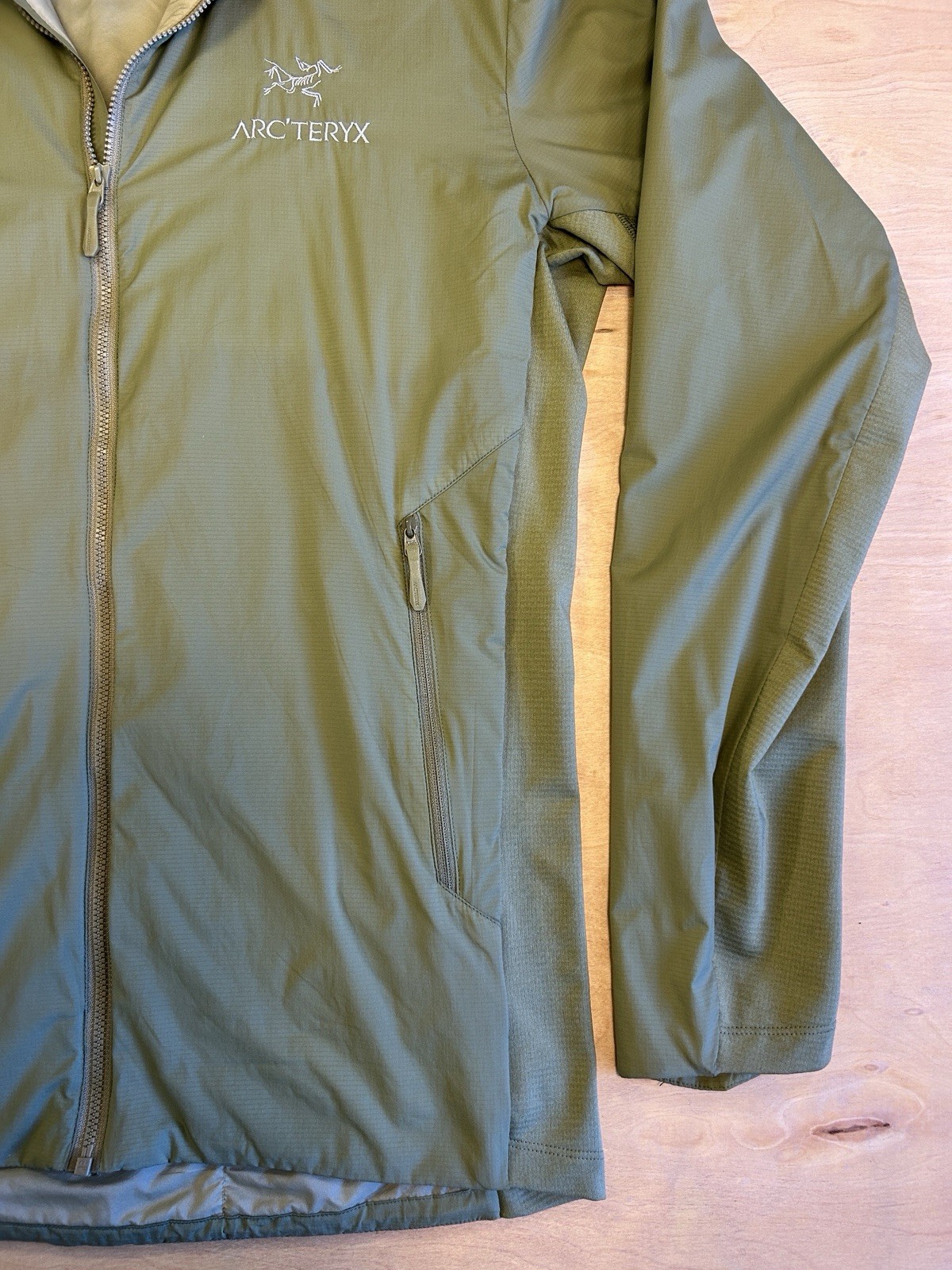 Arc’teryx Atom SL Hoody Jacket Olive Pale Green Men’s Size Small Mint Condition