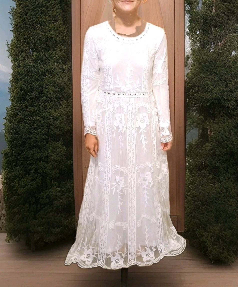 Lace cotton/ poly wedding dress long sleeve. Sz S