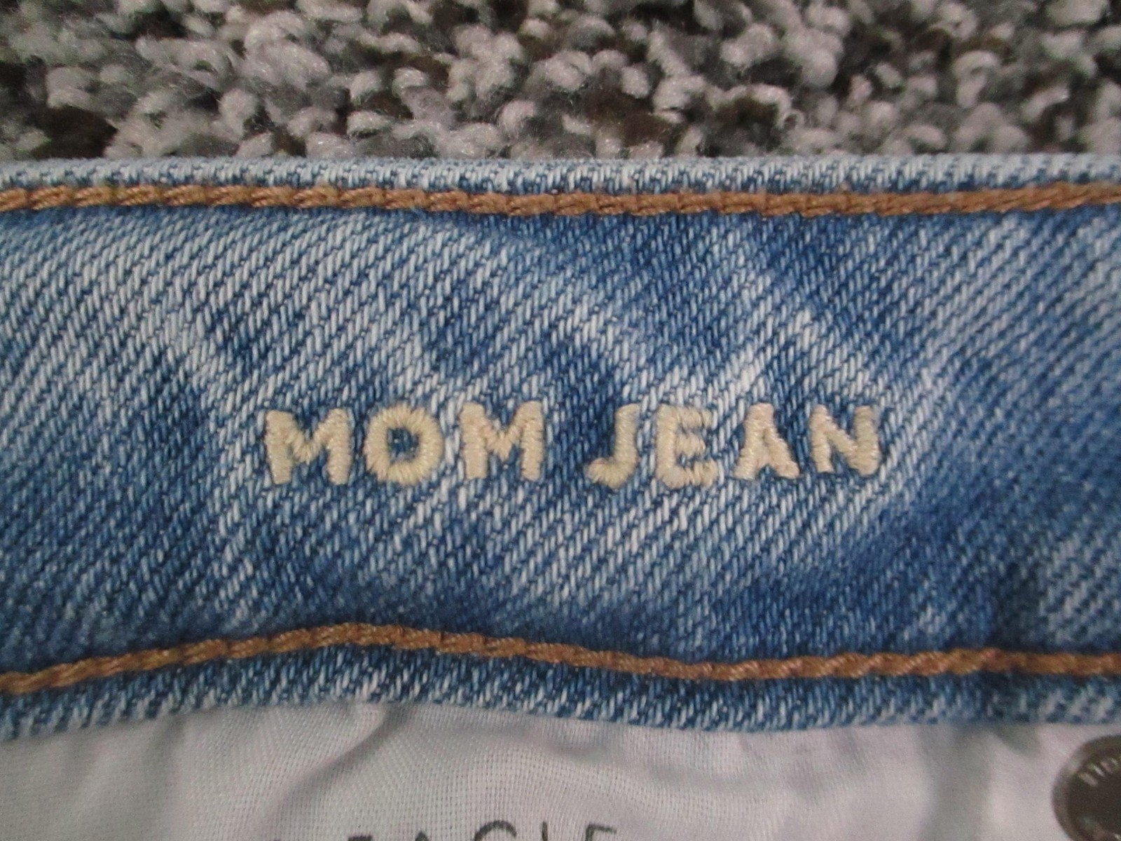 American Eagle Jeans Womens 8 Blue Mom Jean Distressed Ripped Stretch 29×28