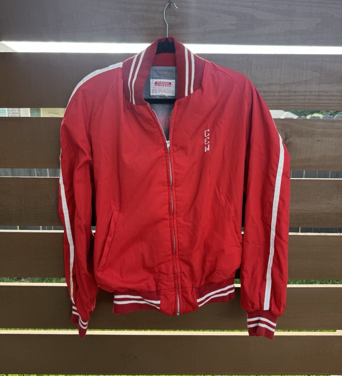 Vintage Cardinals baseball jacket Logo M embroidered, white stripes sleeves ￼