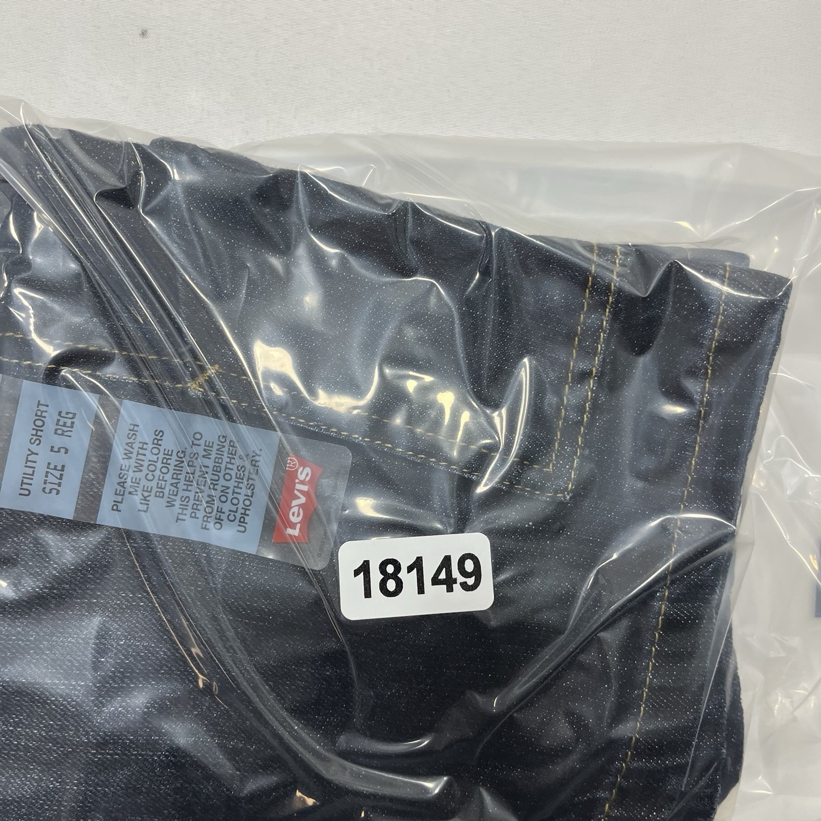 NWT Levi’s Utility Shorts Blue Denim Jean 5 Reg Waist Size 20″ Inseam 8” NEW