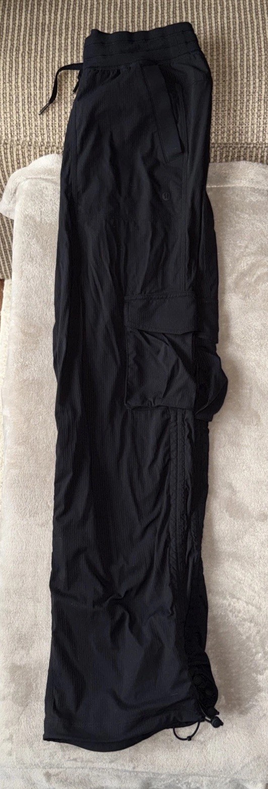 Lululemon Women’s Jogging Pants -size XS -adjustable string closure on leg cuff
