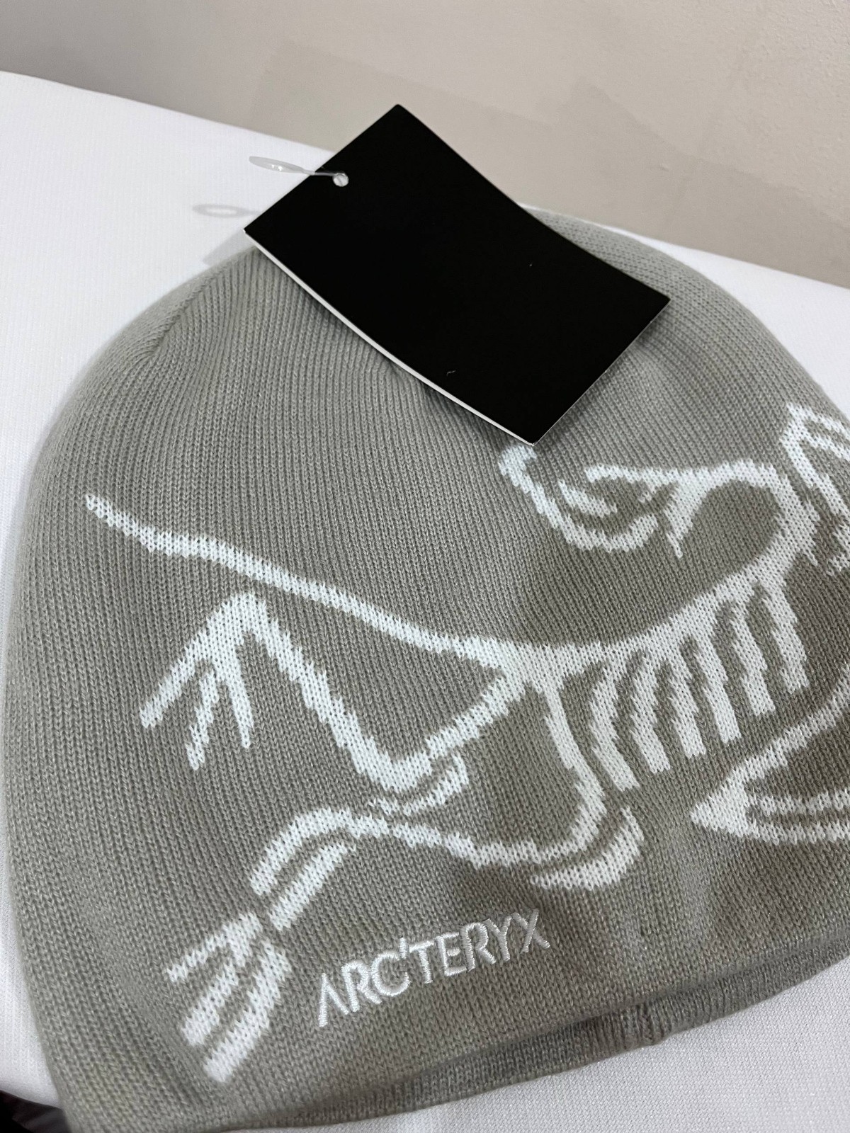 Arc’teryx Bird Graphic Beanie V2 Gray Knit Hat Unisex NWT