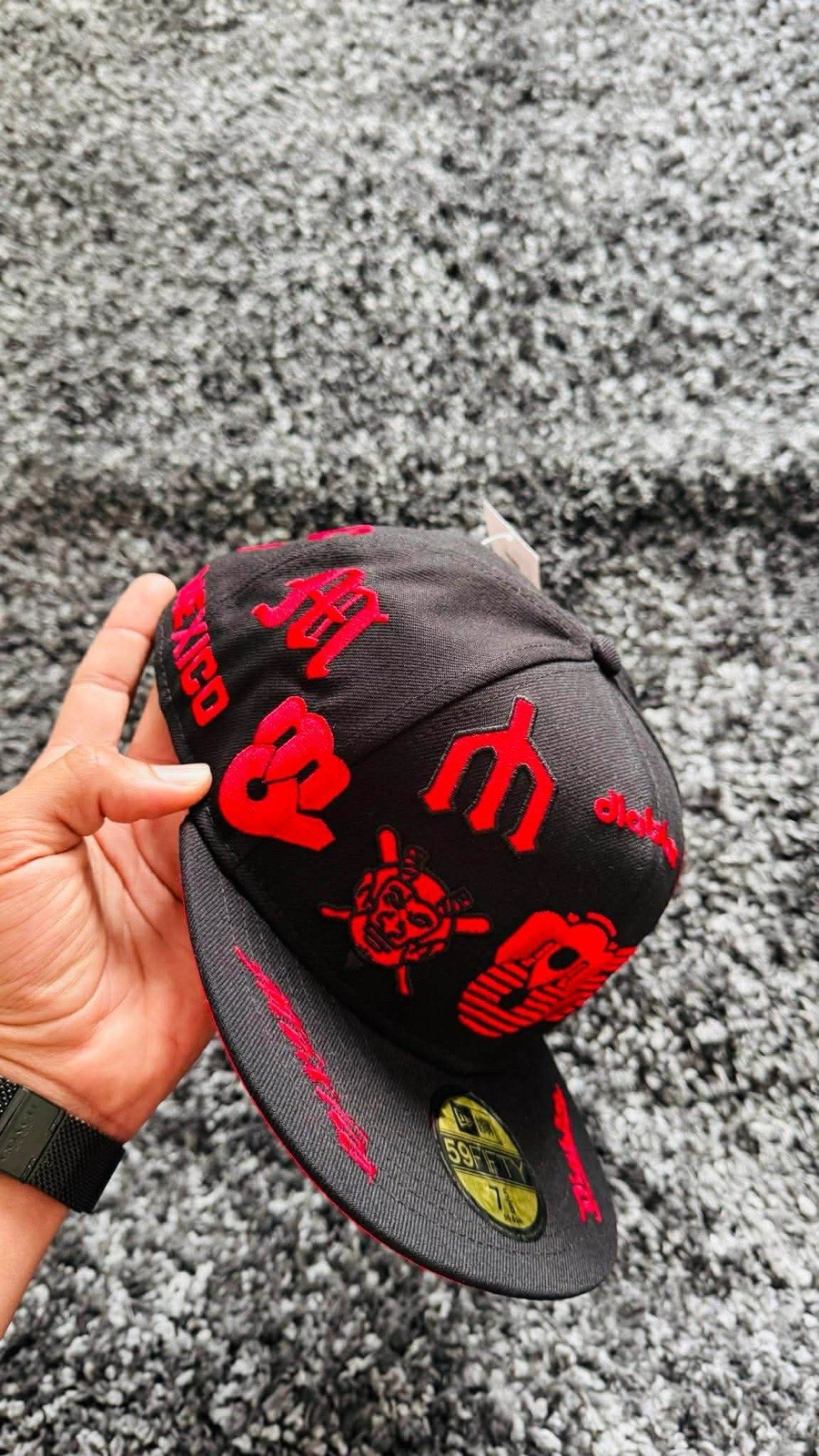 New Era 59Fifty Baseball Cap Hat Size 7 3/8 Men Black Red Embroidered Graphics