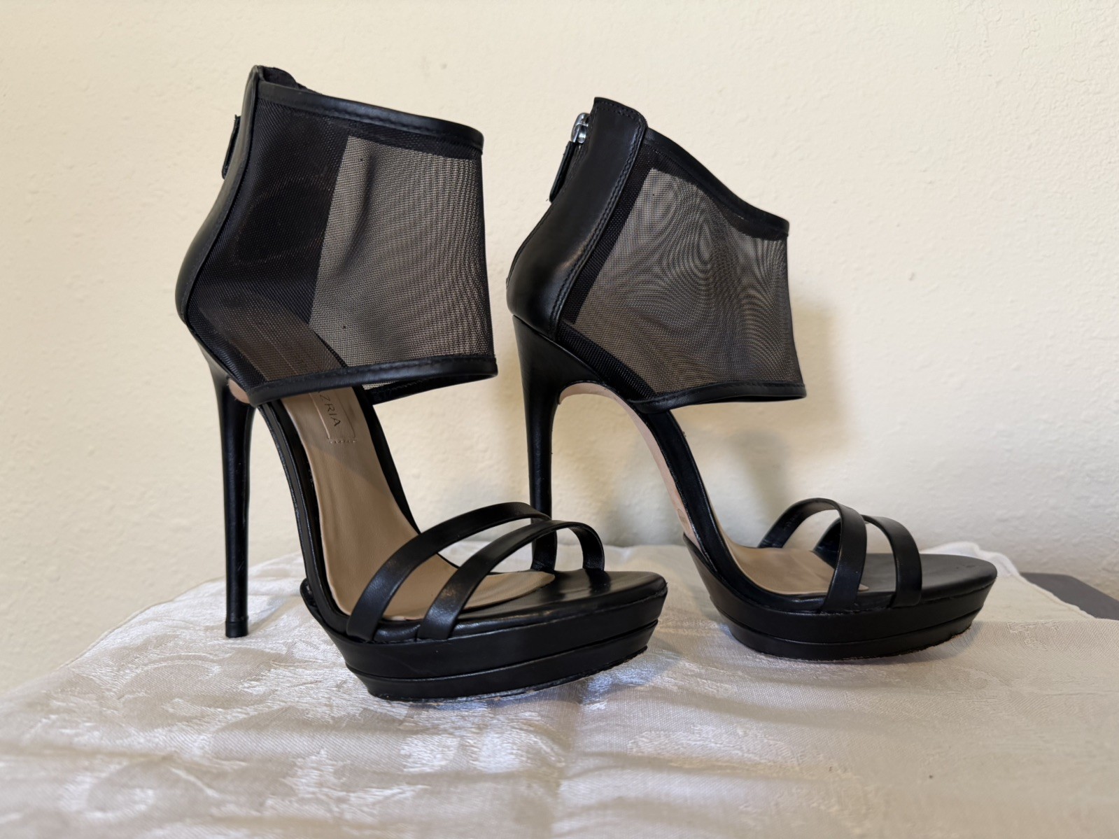 BCBGMaxAzria Black Leather Mesh Platform Heel Sandals 6.5M