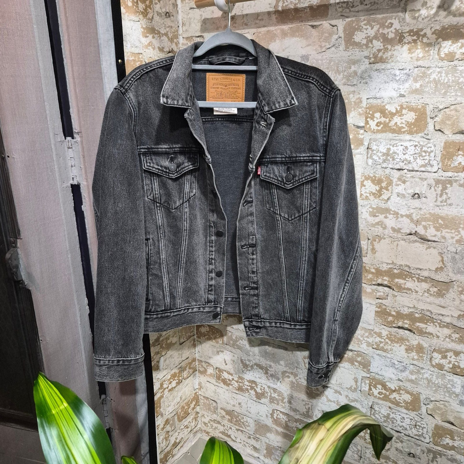 Levi’s Premium Black Faded Denim Trucker Jacket size S for men