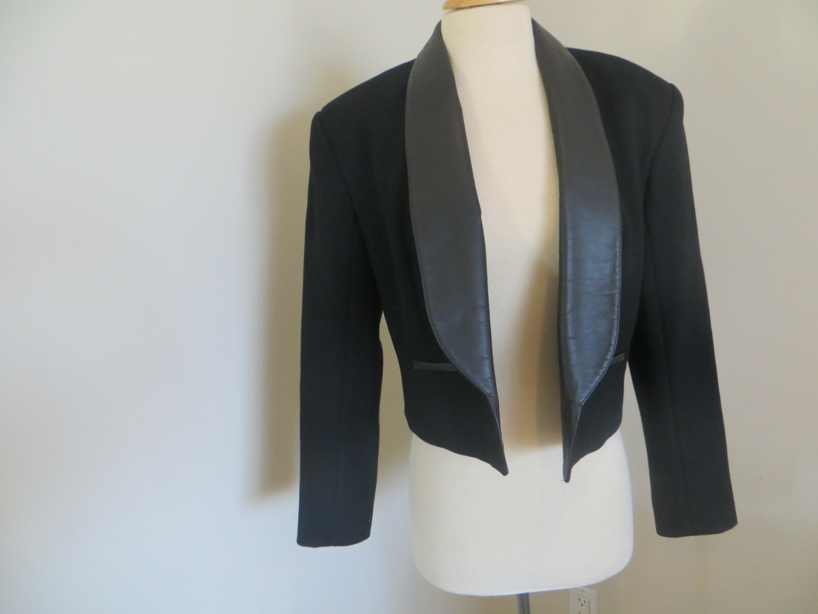 Emil Rutenberg Size XS Black Leather Bolero Jacket Blazer Wood Short (C-002)