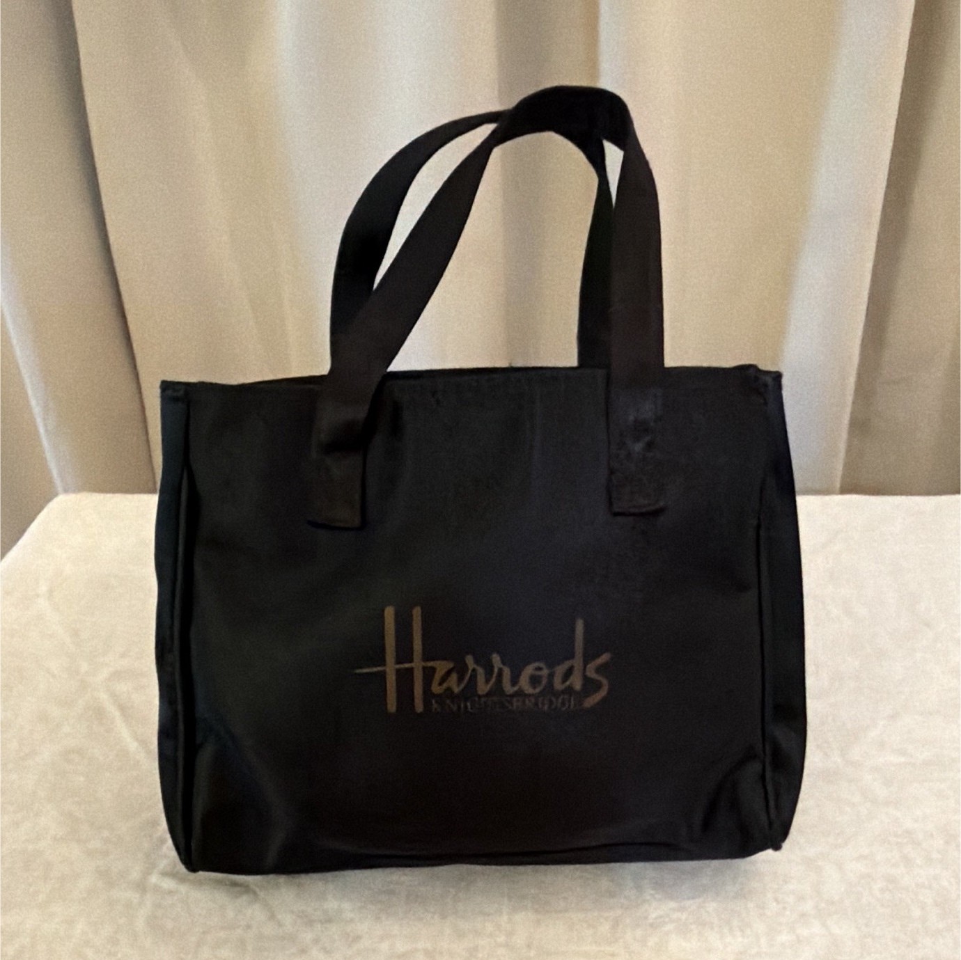 Harrods Black Logo Tote Bag w/ Zip Closure Inner Pockets Double Handles