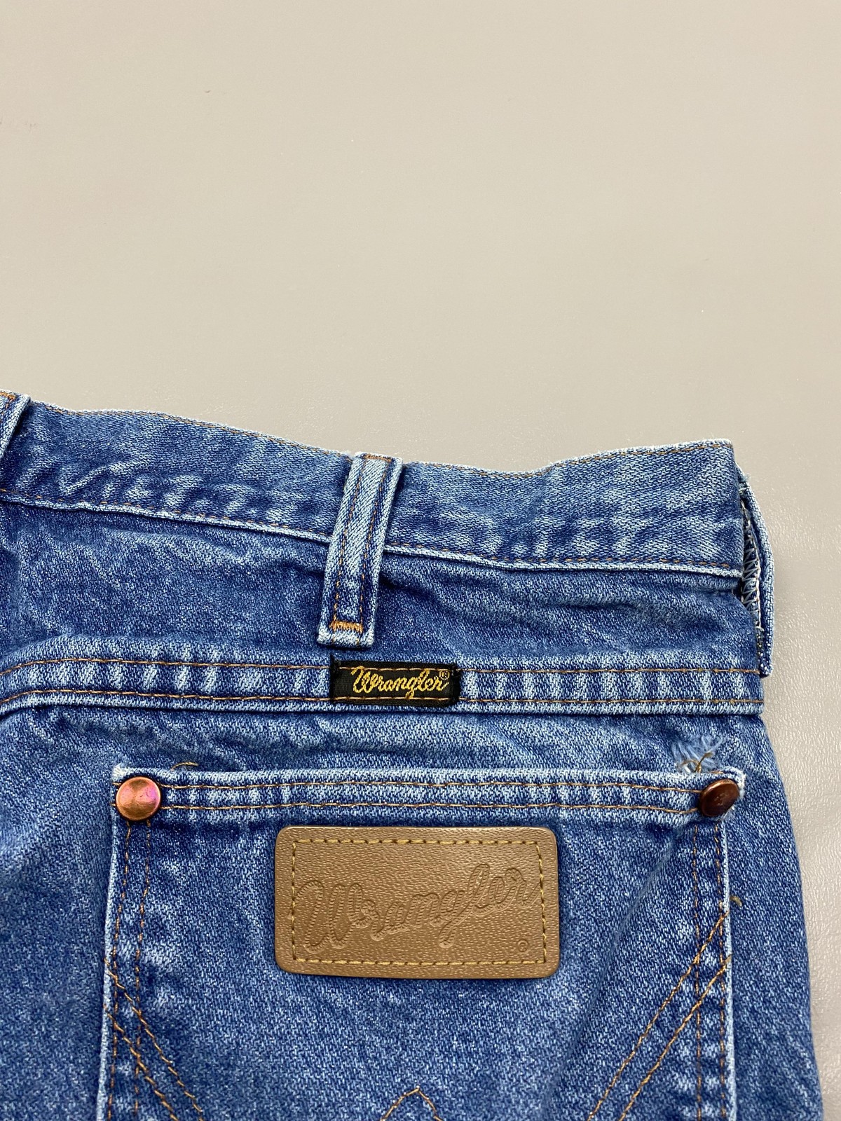 Jeans Mens 32×32 Blue Medium Wash Straight Denim Pants Distressed Cotton Pockets