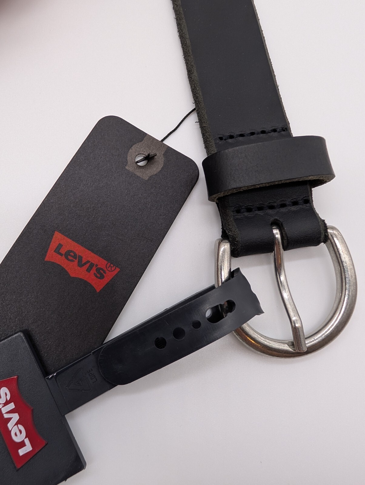 Levi’s 100% Full Grain Bovine Leather Belt, Size: XS 75/30 Brand New with tags