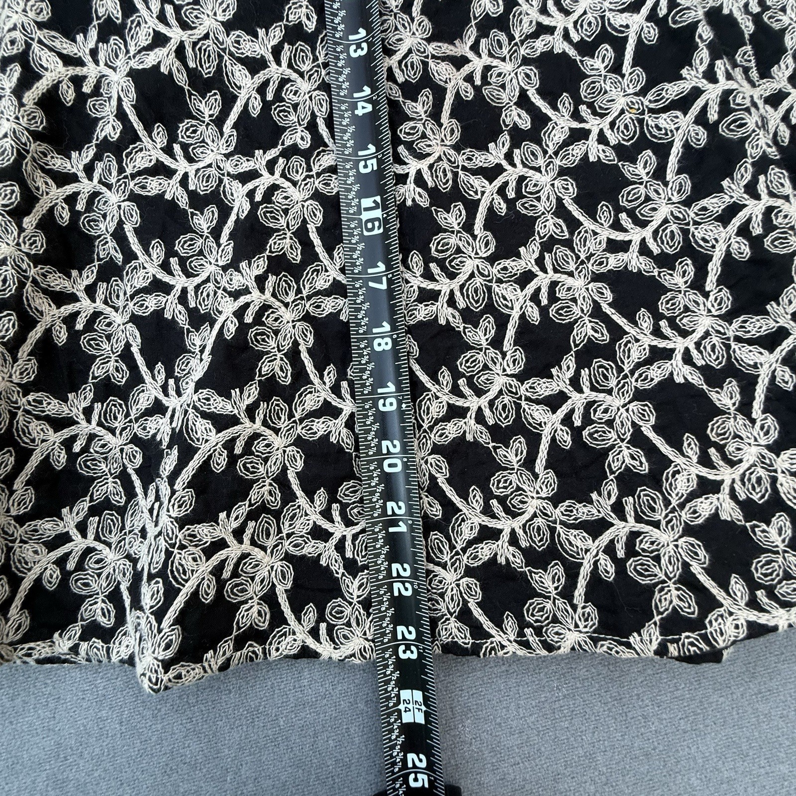 Axcess Black White Embroidered Floral A-Line Knee Length Skirt Size 12 Lined