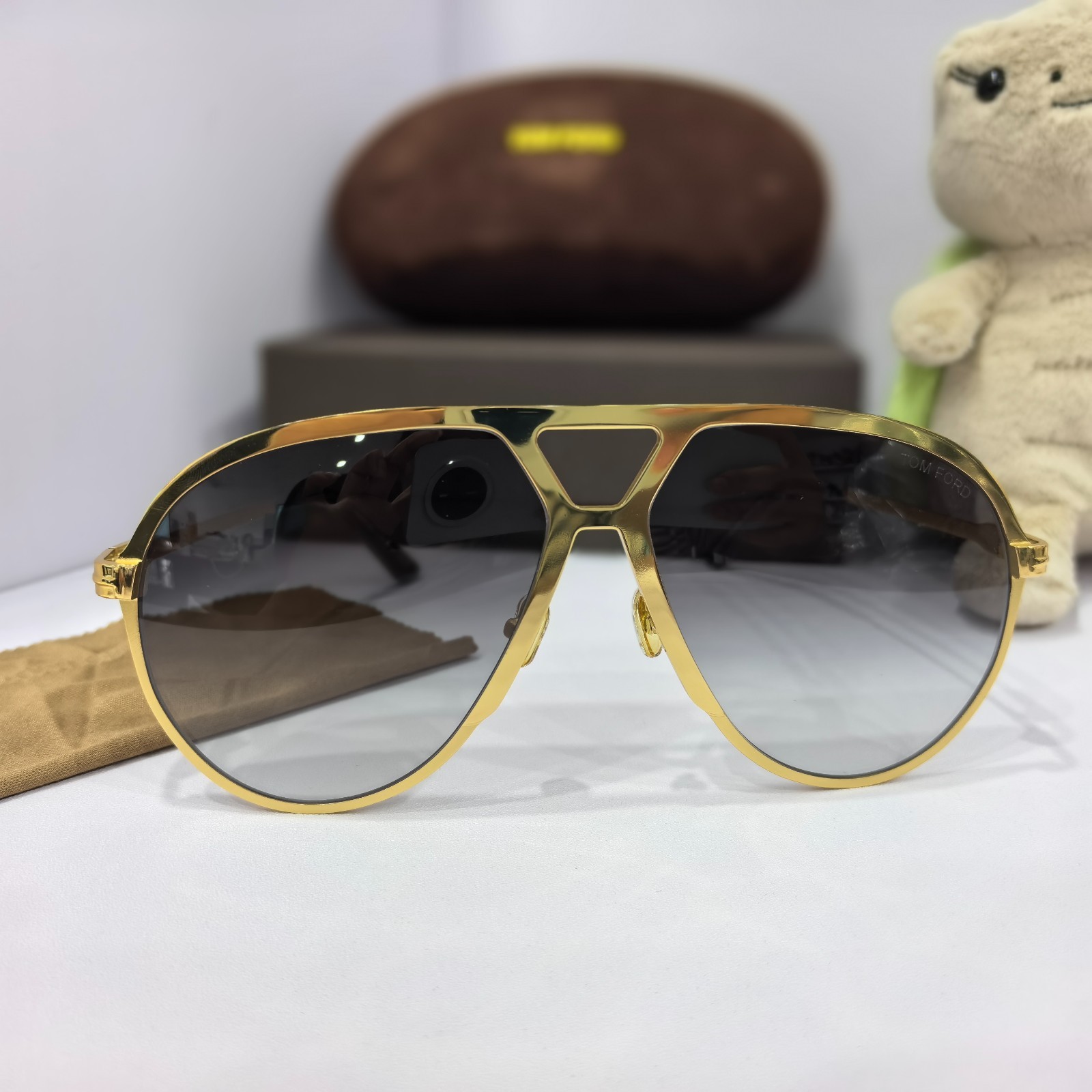 Tom Ford retro large frame fashionable gradient gray lens sunglasses TF1060 08A