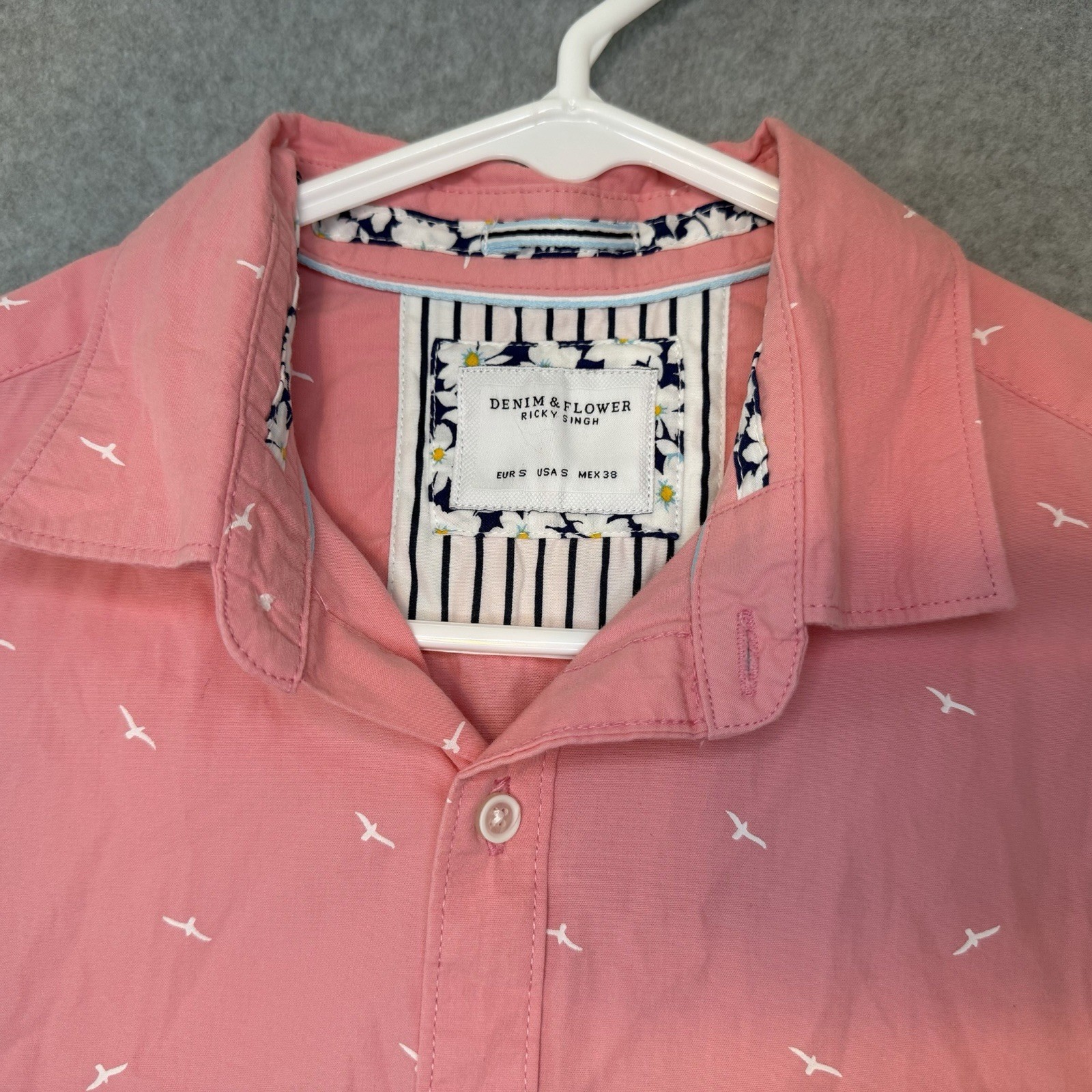 Denim & Flower Ricky Singh Short Sleeve Preppy Button Down Pink Bird Shirt Sz S