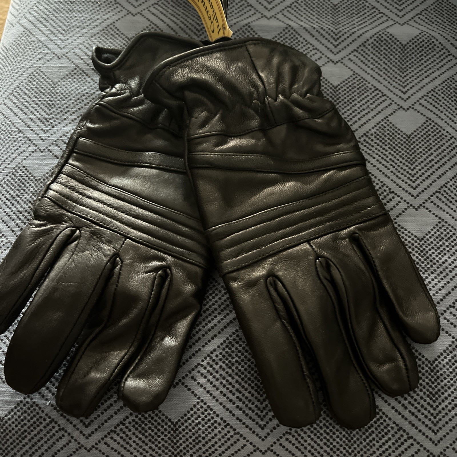 Men’s Leather Black Gloves Size Large , Thinsulate Lined New With Tags. 40 Grams