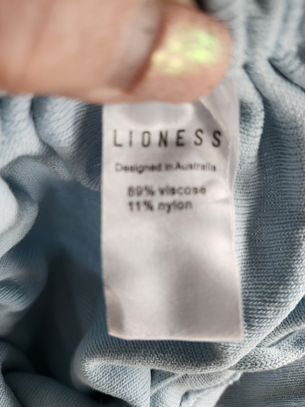 Lioness Sleeveless bodycon silhouette In Blue a classic round crew neck. Size M