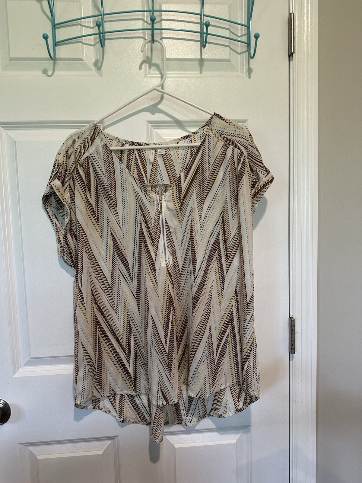 Catos Top W/Gold Zipper, L, Beige W/Brown, Peach, Mint Pattern