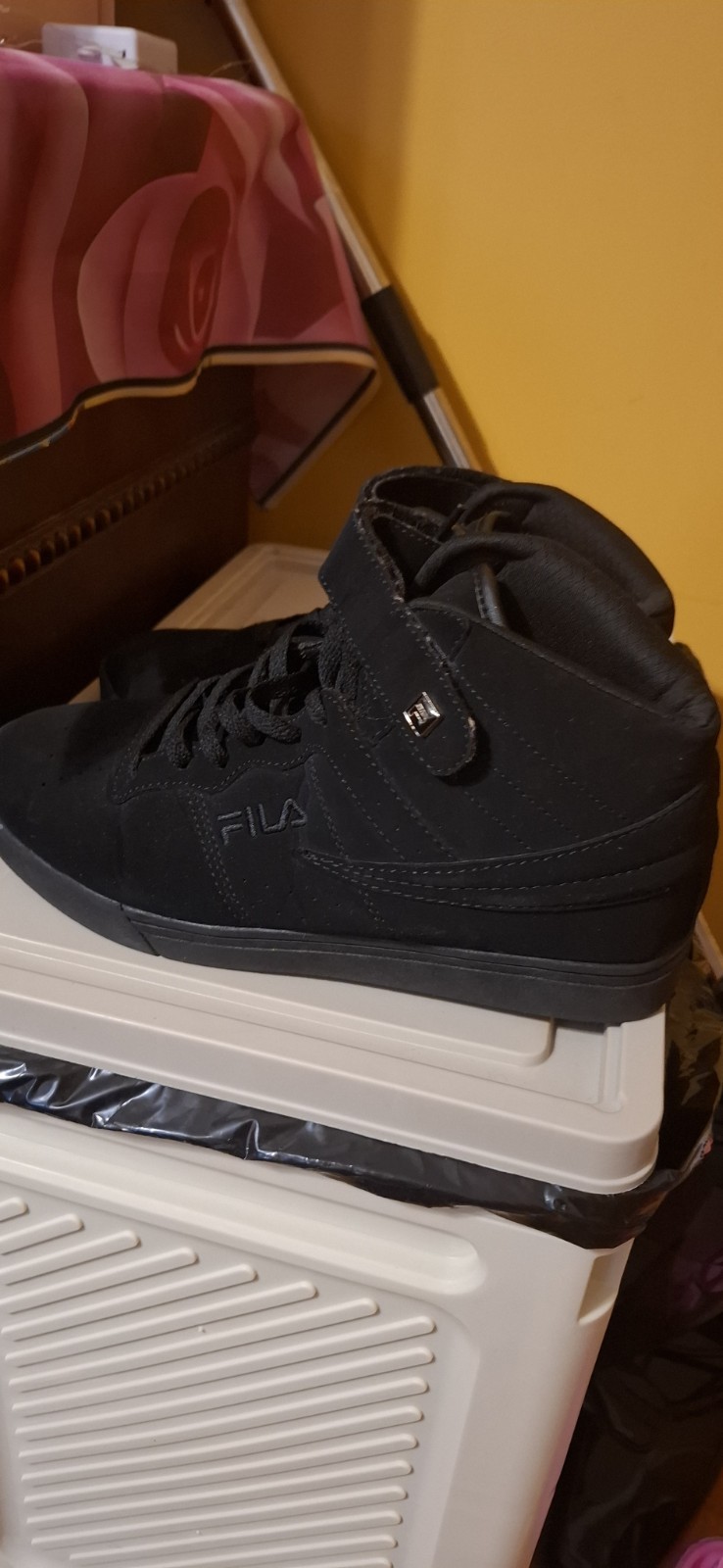 FILA women’s Black High Top Athletic Sneakers Lace Up Hook & Loop Strap