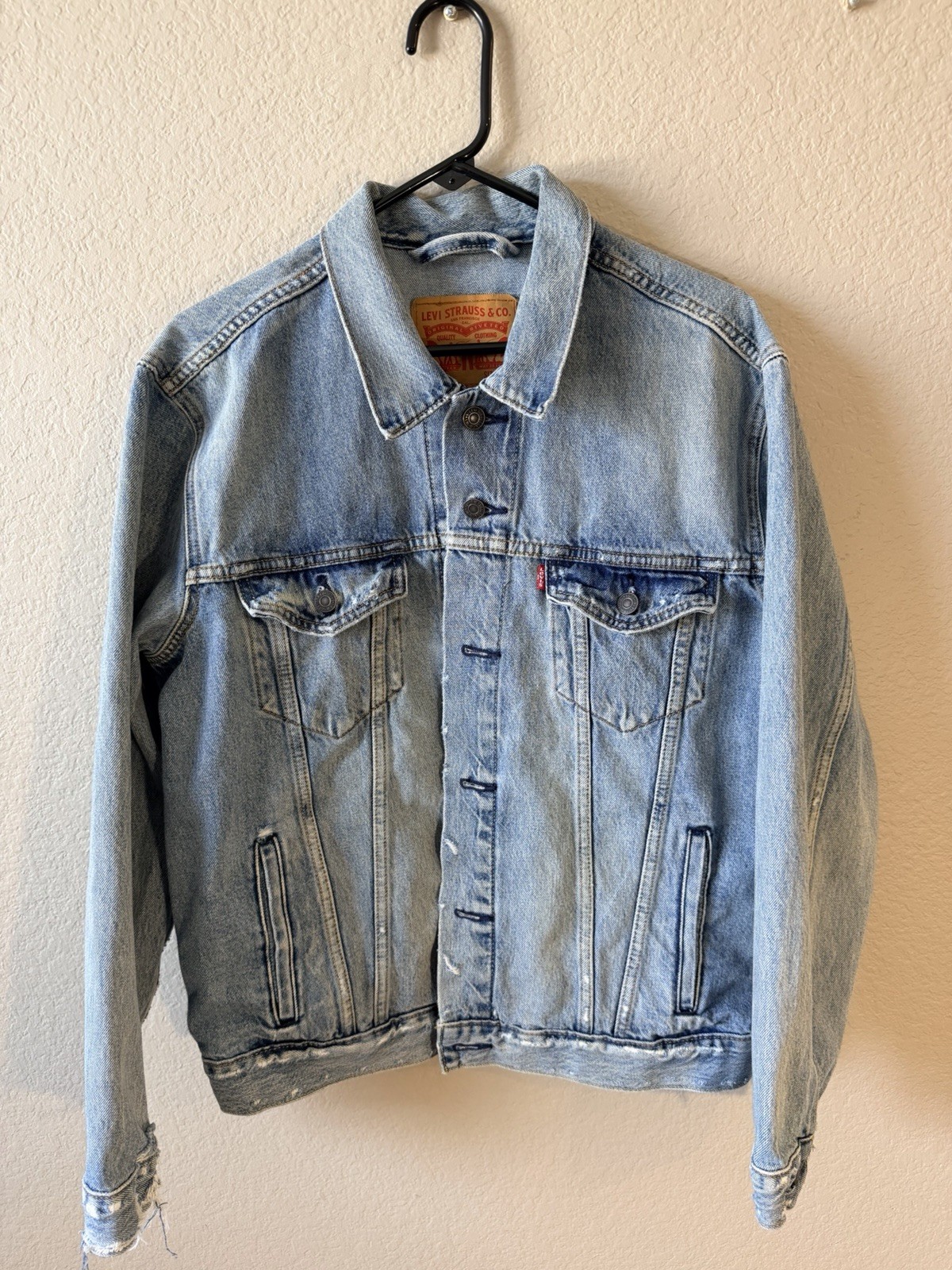 Levi’s Men’s Blue Premium Trucker Denim Jacket Size L Button Closure Pockets