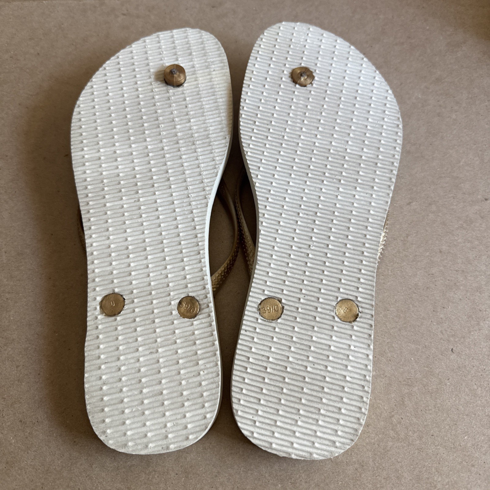 Havaianas Slim US Flag with Gold Straps and Metal Logo 39/40 Preowned Excellent