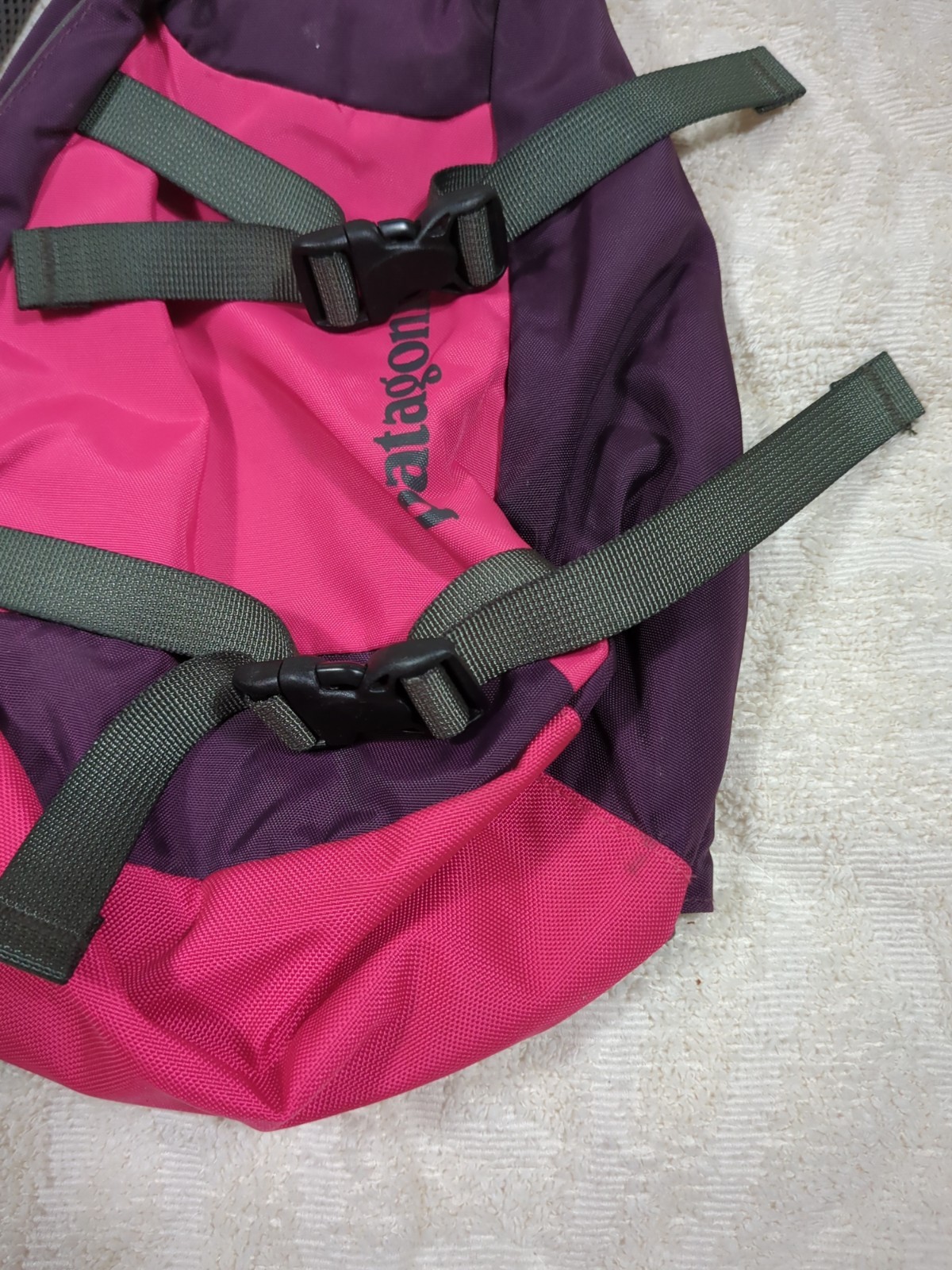 Patagonia Atom Sling 8L Sling Backpack – Padded Crossbody Bag – Purple & Pink