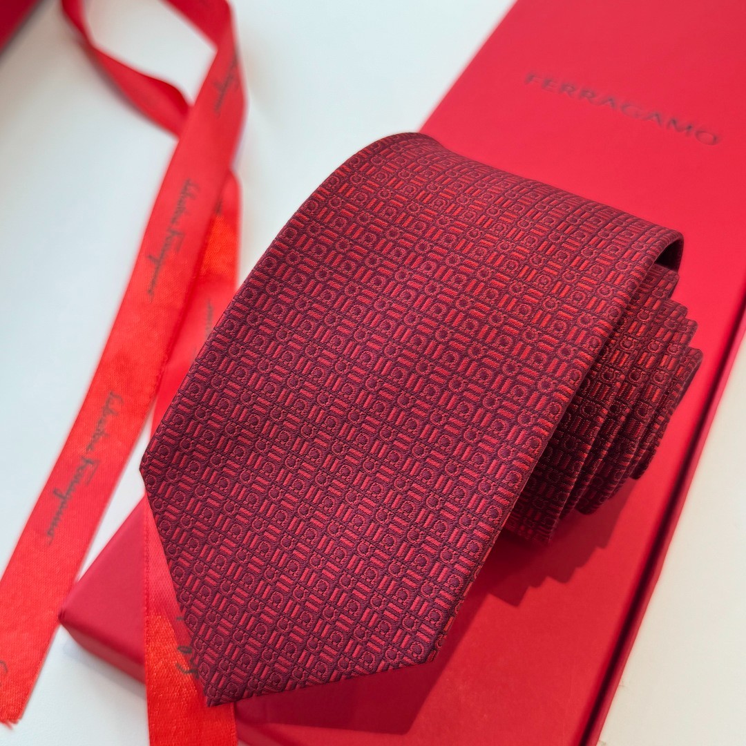 NWT Men’s Ferragamo Silk Necktie Luxury Business Formal