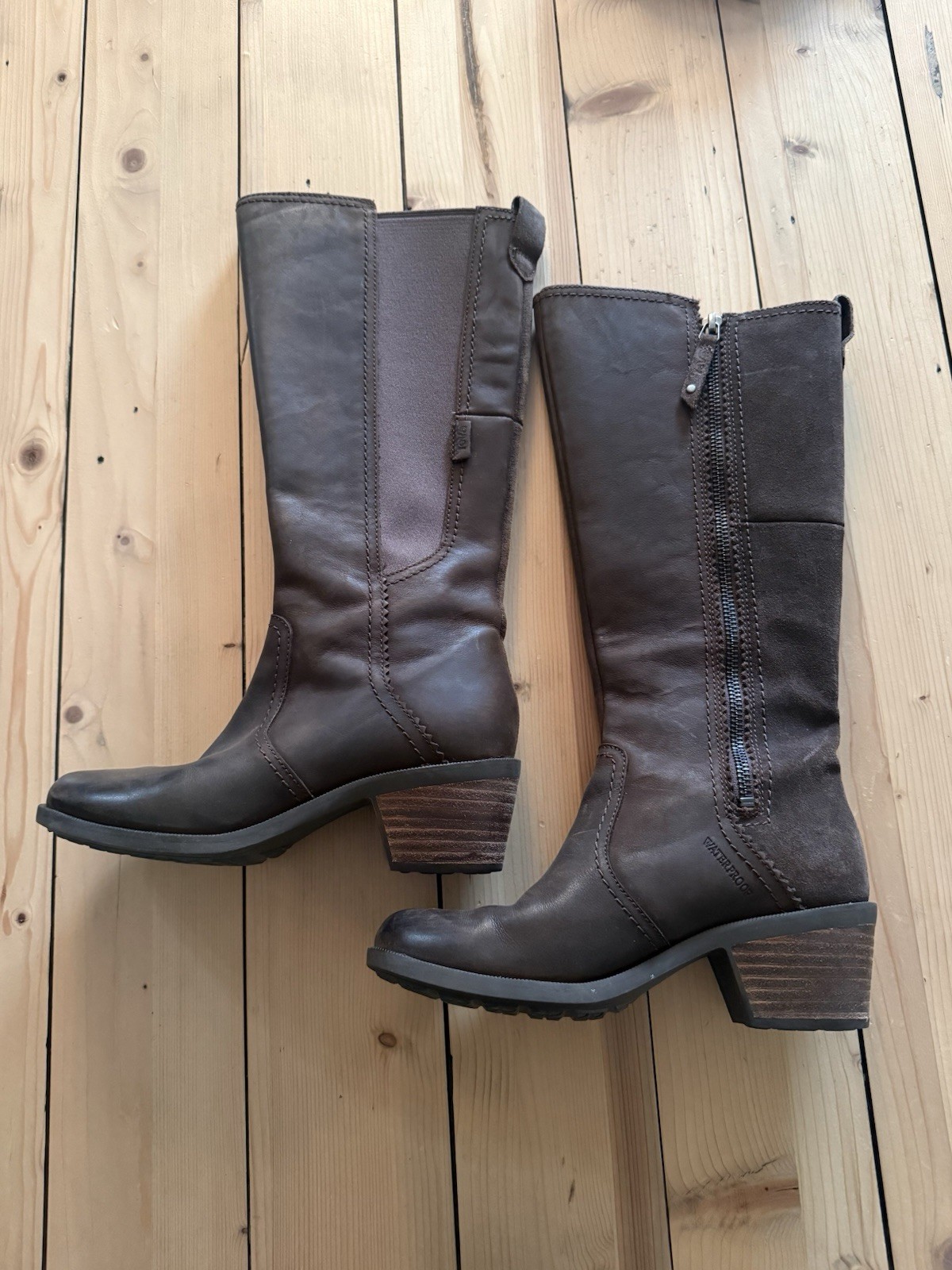 Teva Women’s Dark Brown waterproof Leather Heeled Boots size 5