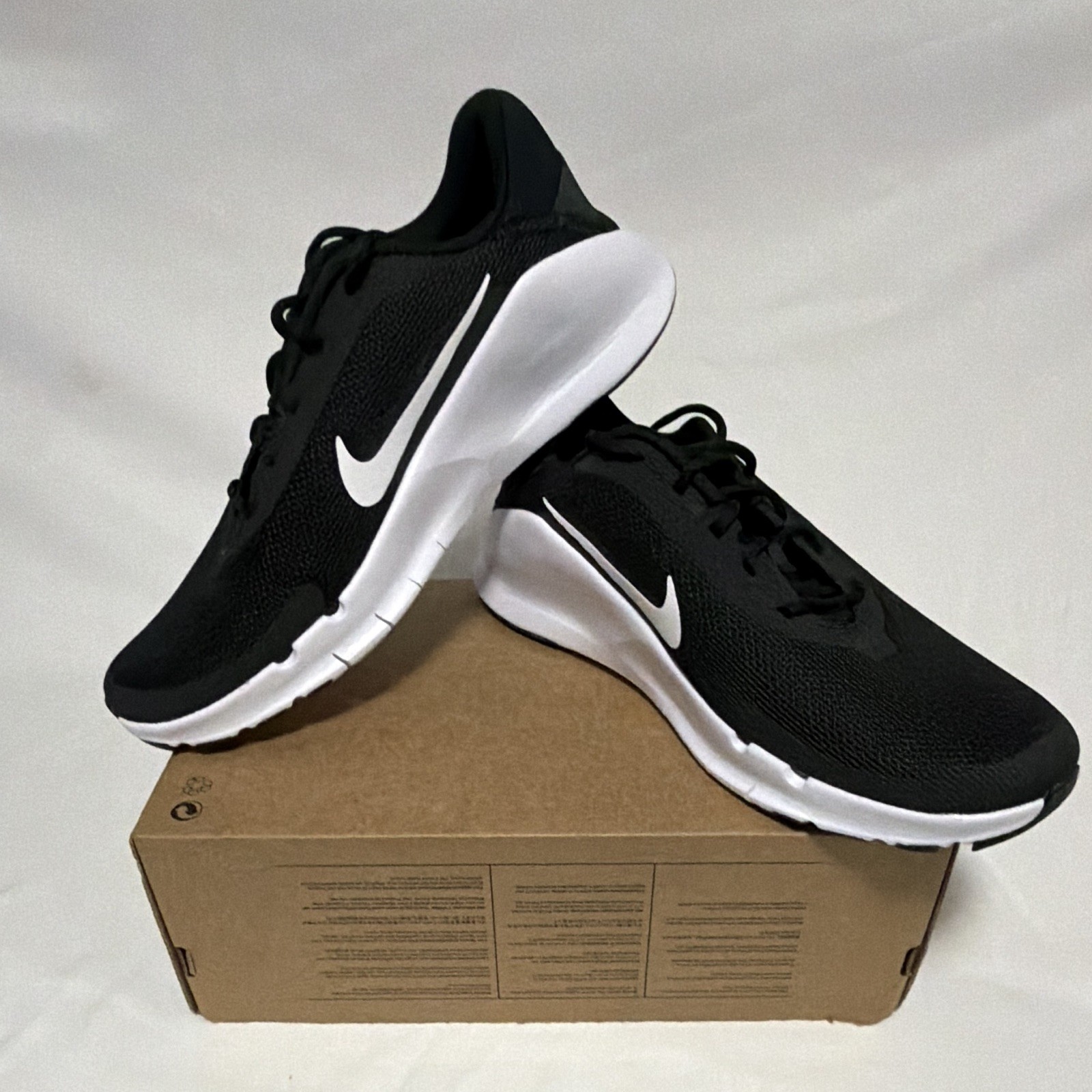 Nike Flex Train Wide Black/White Lace-Up Wide Low Top Mesh Training Sneakers