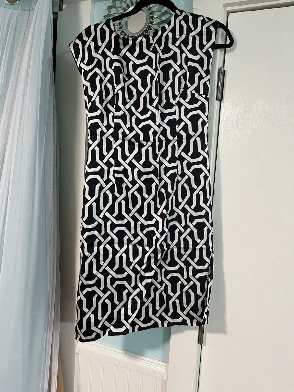 Women’s Black White Geometric Round Neck Sleeveless Shift Knee Length Regular