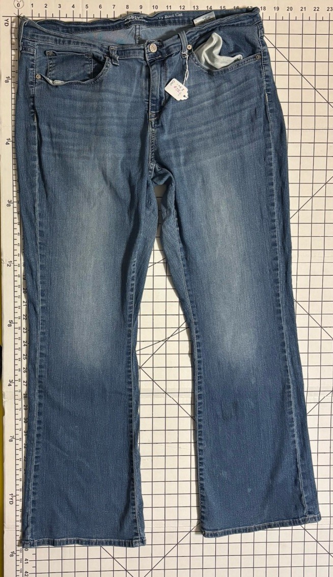 GUC Signature by Levi Strauss Women 18M W34 L32 Mid Rise Bootcut Jeans Stretch