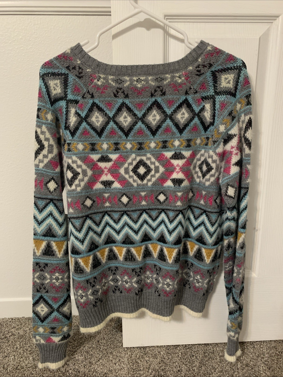 Brand New No Boundaries Women’s Large Sweater