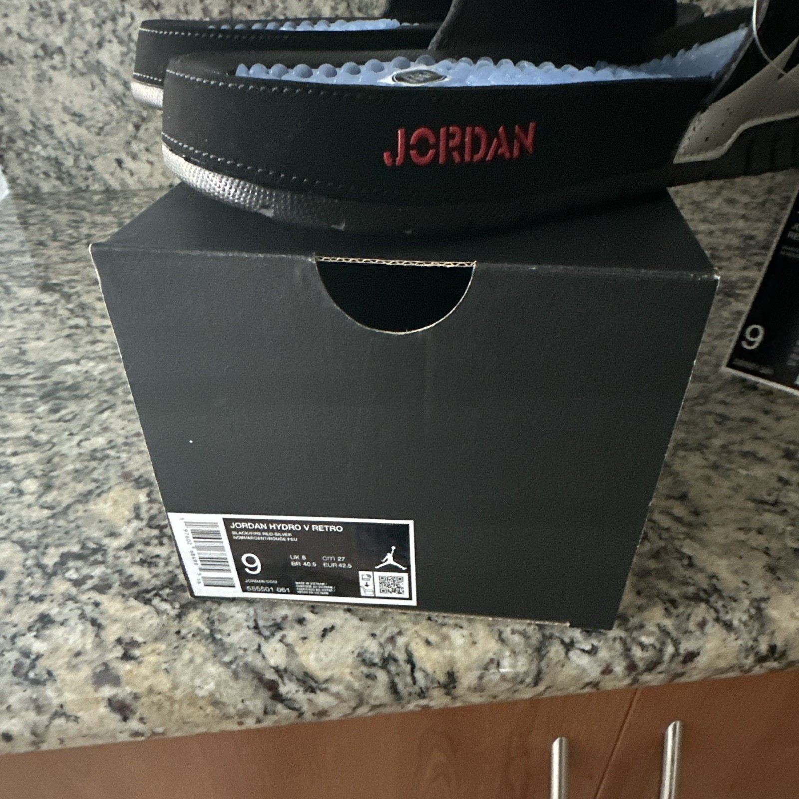 Jordan Hydro V Retro Men’s Cushioned Slide Sandals Black/Red Jumpman US 9