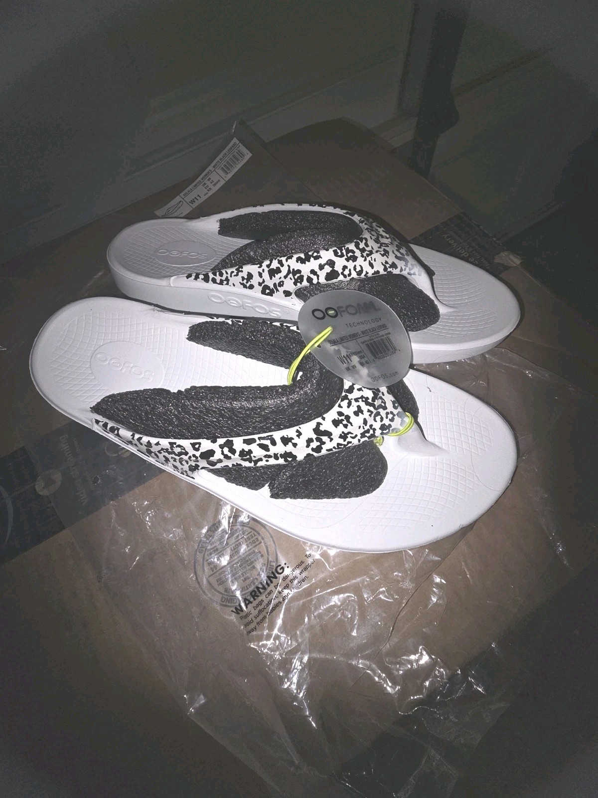 New Oofos OOlala Sandals Womens 11 White Leopard Recovery Flip Flop Comfort