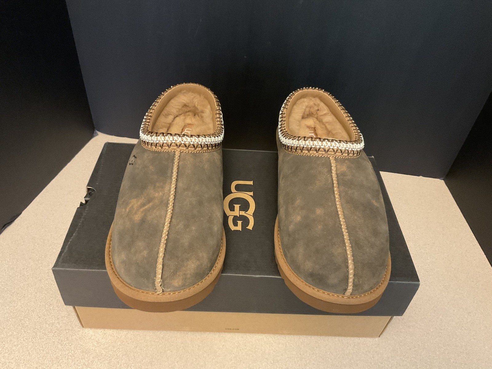 New! Mens UGG Tasman Baxter Chestnut Slippers. Size 8. Awesome Shoes!!!
