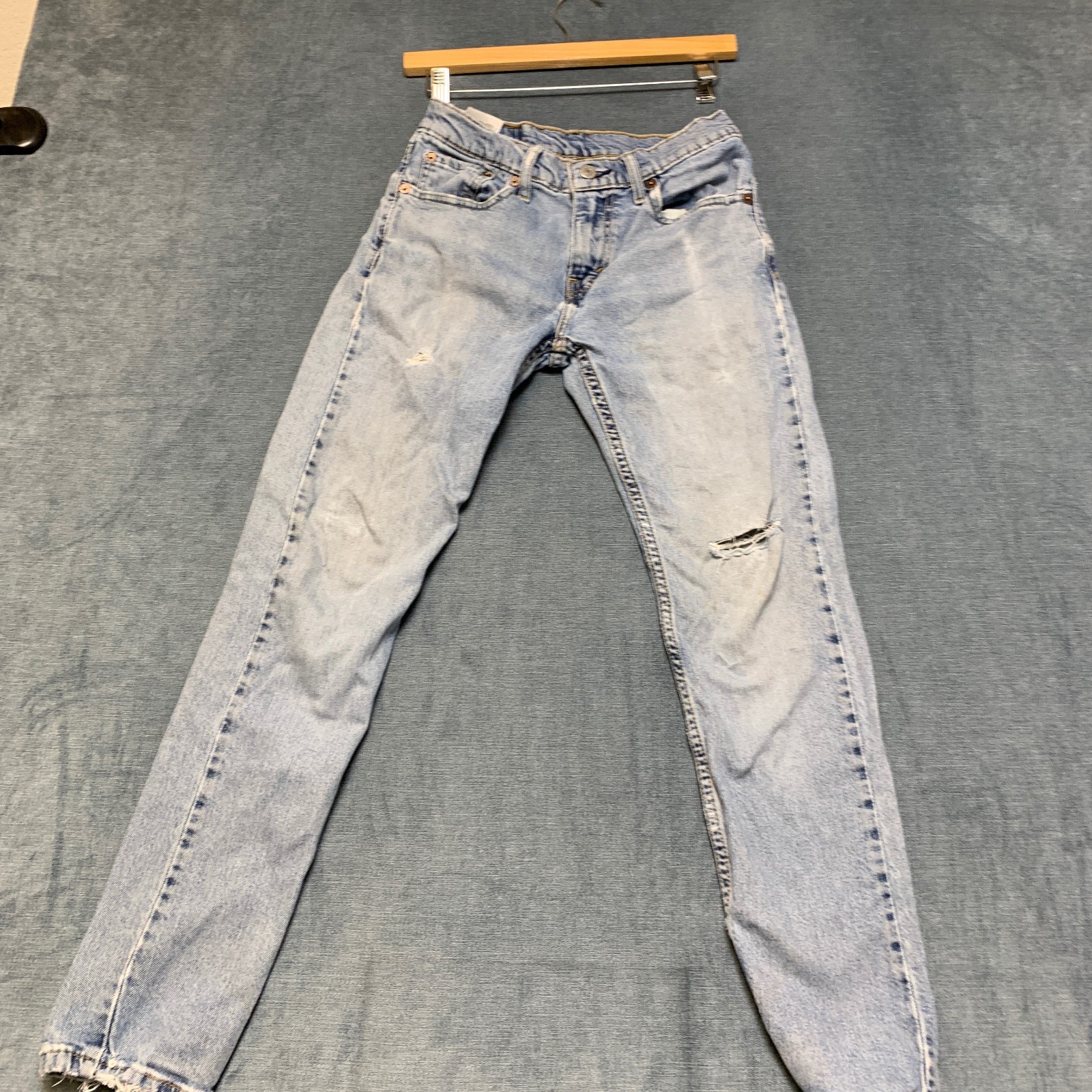 Levi’s 512 Slim Taper Fit Jeans Mens 28×30 Blue Denim Light Wash Distressed