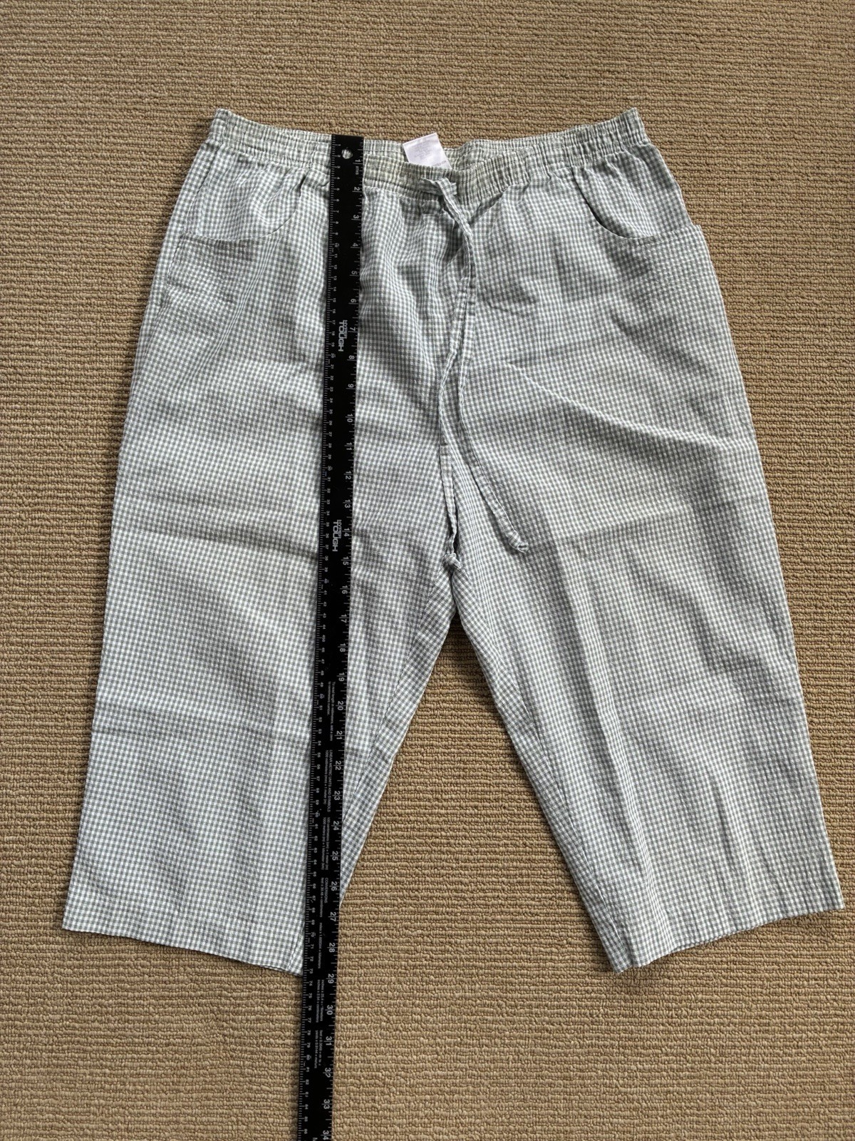 Women’s Green And White Cotton Blend Gingham Capris Size M